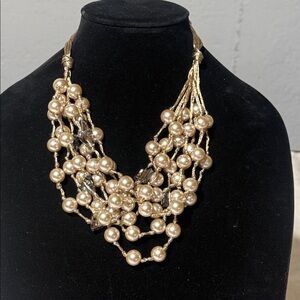 NWOT Elegant Pearl Cluster Necklace
